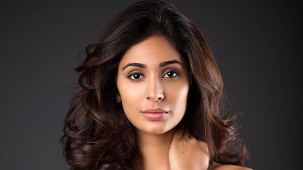 ನಟಿಗೆ ಹೊಡೆದು ಹಣ ದೋಚಿ ಪರಾರಿಯಾದ ದುರುಳರು