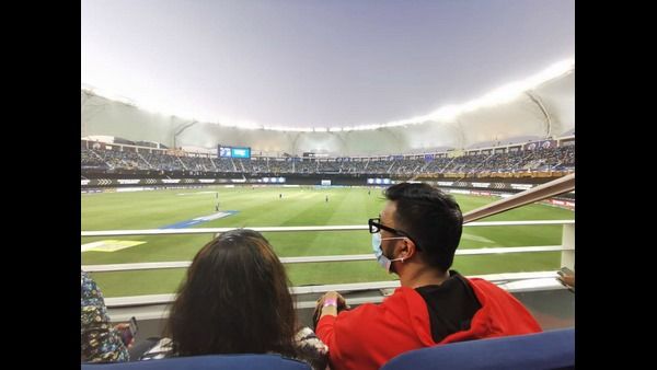 ದುಬೈನಲ್ಲಿ ಚೆನ್ನೈ-ಮುಂಬೈ ಪಂದ್ಯ ವೀಕ್ಷಿಸಿದ ಕಿಚ್ಚ ಸುದೀಪ್ ದಂಪತಿ