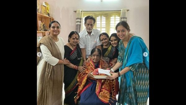 ಹಿರಿಯ ನಟಿ ಲಕ್ಷ್ಮಿದೇವಿ ಭೇಟಿ ಮಾಡಿದ ಖ್ಯಾತ ನಟಿಮಣಿಯರು