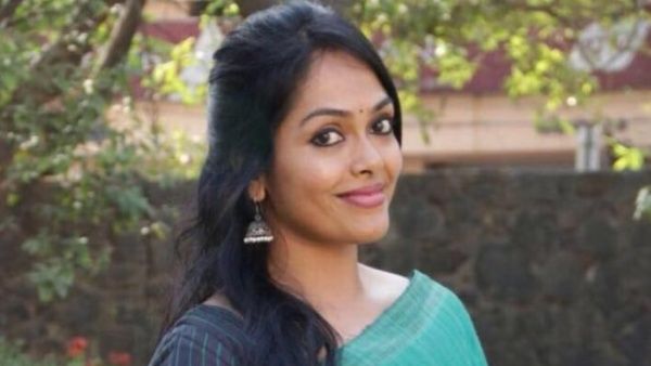 ಅಭಿಮಾನಿಗೆ ಮೋಸ: ನಟಿ, ಬಿಜೆಪಿ ನಾಯಕಿ ವಿರುದ್ಧ ದೂರು ದಾಖಲು