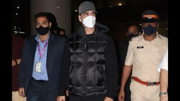 ಅಕ್ಷಯ್ ಕುಮಾರ್ ತಾಯಿ ಗಂಭೀರ: ಶೂಟಿಂಗ್ ಬಿಟ್ಟು ಯುಕೆಯಿಂದ ಬಂದ ನಟ