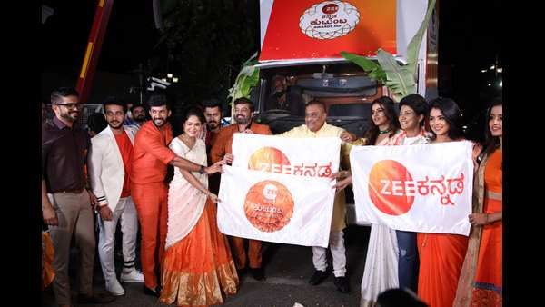 ನಿಮ್ಮೂರಿನತ್ತ ಬರುತ್ತಿದೆ Zee ಕನ್ನಡ ಕುಟುಂಬದ ರಥ, Zee5ನಲ್ಲಿ ವೋಟ್ ಮಾಡಿ