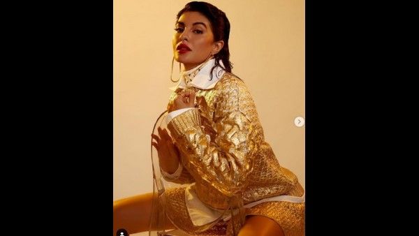 ಚಿನ್ನವನ್ನು ಉಡುಗೆಯಾಗಿ ತೊಟ್ಟ 'ವಿಕ್ರಾಂತ್ ರೋಣ' ಬೆಡಗಿ: ಬೆಲೆ ಎಷ್ಟು ಗೊತ್ತೆ?