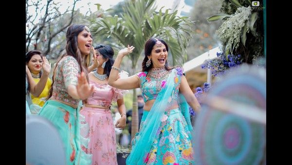 ನಟಿ ಕಾವ್ಯ ಗೌಡ ಅದ್ದೂರಿ ಮೆಹಂದಿ ಕಾರ್ಯಕ್ರಮ: ಮದುವೆ ಸಂಭ್ರಮ ಬಲು ಜೋರು!