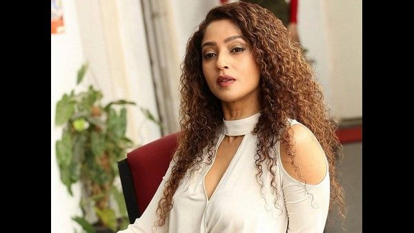 ಡಿ ಗ್ಲಾಮ್ ಲುಕ್‌ನಲ್ಲಿ 'ಪೆಟ್ರೋಮ್ಯಾಕ್ಸ್'ಗೆ ಬಂದ ಸುಮನ್ ರಂಗನಾಥ್