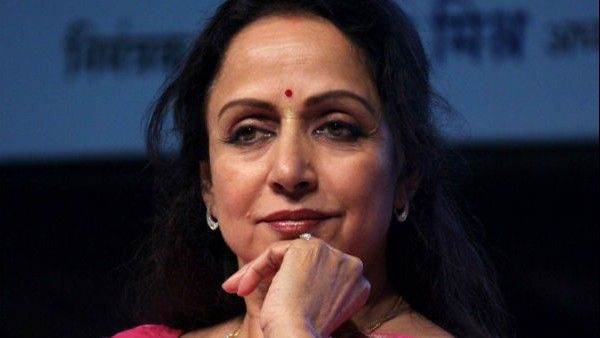 ಕೆನ್ನೆ ಬಗ್ಗೆ ಮಾತನಾಡಿದ್ದಕ್ಕೆ ಕೋಪ ಮಾಡಿಕೊಂಡ ಹೇಮಾಮಾಲಿನಿ