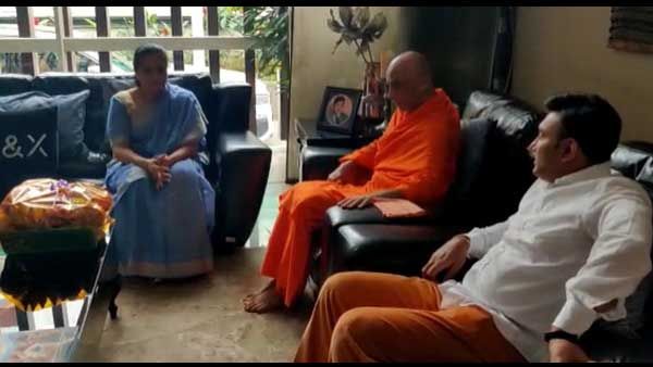 ಅಪ್ಪು ಮನೆಗೆ ನಿರ್ಮಲಾನಂದ ಸ್ವಾಮೀಜಿ ಭೇಟಿ: ಅಶ್ವಿನಿ ಪುನೀತ್‌ಗೆ ಸಾಂತ್ವನ