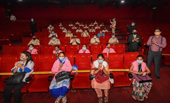 ಚಿತ್ರಮಂದಿರಗಳಿಗೆ ನೈಟ್ ಕರ್ಫ್ಯೂ ಬಿಸಿ: ಶೋಗಳ ಸಂಖ್ಯೆ ಇಳಿಕೆ