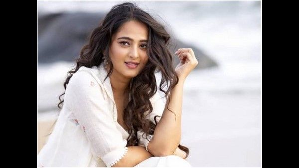 ಕೊರೊನಾಗೆ ಬೆದರಿದ ಅನುಷ್ಕಾ ಶೆಟ್ಟಿ: ಹೊಸ ಸಿನಿಮಾ ಡೇಟ್ ಕೊಡಲು ಹಿಂದೇಟು, ನಿರ್ಮಾಪಕ ಕಂಗಾಲು