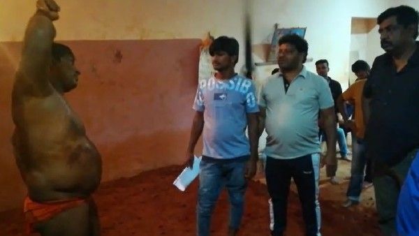 ಮೈಸೂರಿನ 'ಗರಡಿ' ಮನೆಯಲ್ಲಿ ನಿರ್ದೇಶಕ ಯೋಗರಾಜ್‌ ಭಟ್ ಸಾಹಸ ನಿರ್ದೇಶಕ ಕೌರವ ವೆಂಕಟೇಶ್