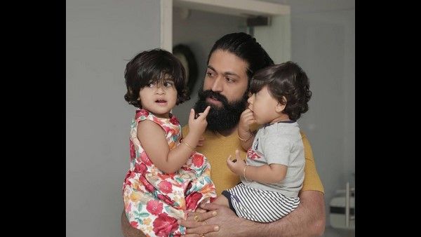 ಮಗಳಿಗೆ ಅ,ಆ,ಇ,ಈ ಕಲಿಸಿದ ರಾಕಿಂಗ್ ಸ್ಟಾರ್ ಯಶ್: ವಿಡಿಯೋ ವೈರಲ್!