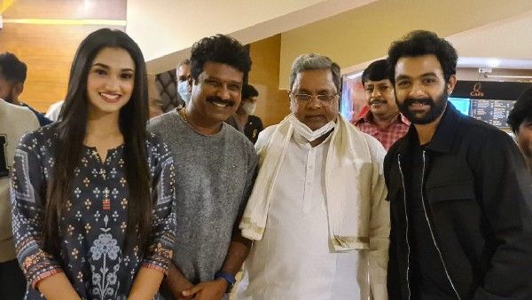 'ಏಕ್ ಲವ್ ಯಾ' ಸಿನಿಮಾ ವೀಕ್ಷಿಸಿದ ಮಾಜಿ ಸಿಎಂ ಸಿದ್ಧರಾಮಯ್ಯ