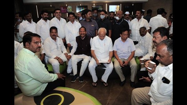 ಬಿಜೆಪಿ ಶಾಸಕರೊಂದಿಗೆ 'ದಿ ಕಾಶ್ಮೀರ್ ಫೈಲ್ಸ್' ಸಿನಿಮಾ ವೀಕ್ಷಿಸಿದ ಮಾಜಿ ಸಿಎಂ ಬಿಎಸ್‌ವೈ