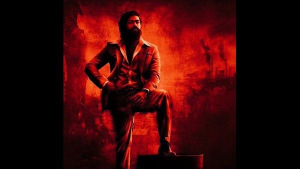 KGF 2 trailer release : 1001 ತೆಂಗಿನಕಾಯಿ ಹಿಡಿದು ದೇವಸ್ಥಾನಕ್ಕೆ ಹೊರಟ ಯಶ್ ಫ್ಯಾನ್ಸ್!