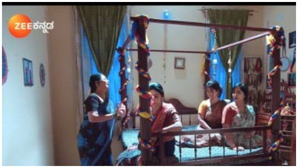 ಹಿಟ್ಲರ್ ಕಲ್ಯಾಣ: ಎಜೆ ಸೊಸೆಯಂದಿರಿಗೆ ಲೀಲಾ ರೂಮಲ್ಲೂ ಸ್ಥಾನ ಇಲ್ಲ!