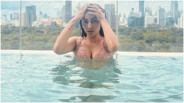 ಸ್ವಿಮ್ಮಿಂಗ್ ಪೋಲ್‌ನಲ್ಲಿ ಕಣ್ಸನ್ನೆ ಹುಡುಗಿ ಪ್ರಿಯಾ ವಾರಿಯರ್ ಹಾಟ್ ಟ್ರೀಟ್!