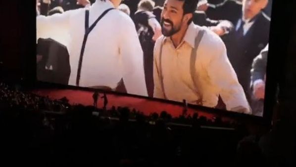 ಅಮೆರಿಕಾದಲ್ಲಿ ಆರ್‌ಆರ್‌ಆರ್ ವಿಶೇಷ ಪ್ರದರ್ಶನ; ಸ್ಕ್ರೀನ್ ಮುಂದೆ ಕುಣಿದ ವೀಕ್ಷಕರು!