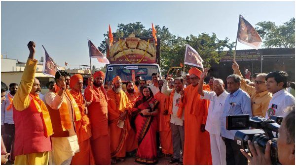 'ವಿರಾಟಪುರ ವಿರಾಗಿ' ರಥಯಾತ್ರೆಗೆ ಚಾಲನೆ ನೀಡಿದ ಸಿ ಎಂ ಬಸವರಾಜ ಬೊಮ್ಮಾಯಿ!