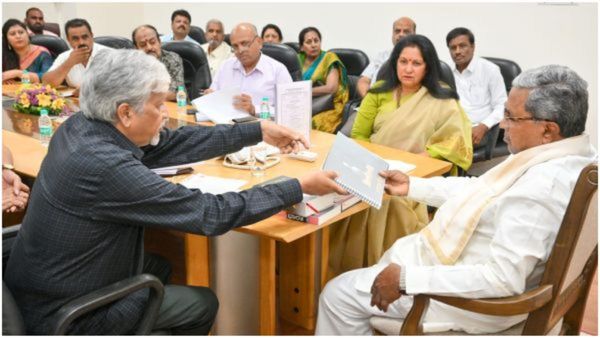 ಸಿದ್ದರಾಮಯ್ಯ ಸ್ವಕ್ಷೇತ್ರದಲ್ಲೇ ಫಿಲ್ಮ್ ಸಿಟಿ ನಿರ್ಮಾಣಕ್ಕೆ ಮನವಿ: ಸಿಎಂಗೆ ರಾಜೇಂದ್ರ ಸಿಂಗ್ ಬಾಬು ತಂಡದಿಂದ ಮನವಿ