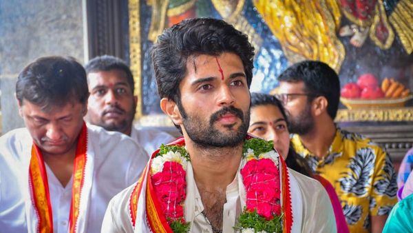 ಸೋಲುಗಳಿಂದ ಹೊರ ಬಂದ ವಿಜಯ್ ದೇವರಕೊಂಡ: ಖುಷಿ ಯಶಸ್ಸಿನ ಬಳಿಕ ದೇವಸ್ಥಾನಕ್ಕೆ ಭೇಟಿ