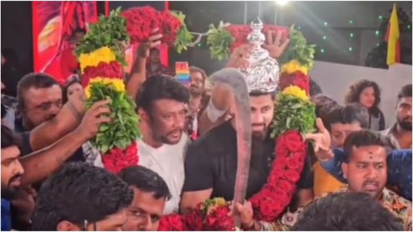 Darshan: ಬೆಳ್ಳಿ ಲಾಂಗ್ ಹಿಡಿದು ಪೋಸ್ ಕೊಟ್ಟು ಮತ್ತೆ ವಿವಾದಕ್ಕೆ ಸಿಲುಕಿದ ದರ್ಶನ್.. ಮುಂದೇನು?