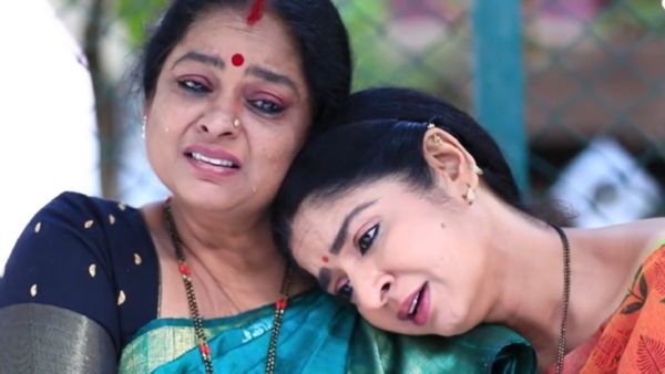 BhagyaLakshmi : ಅಮ್ಮ ಮಗಳಾದ ಅತ್ತೆ - ಸೊಸೆ: ಮಗ ಕೊಟ್ಟ ನೋವಿಗೆ ಕುಗ್ಗಿ ಹೋದ ಕುಸುಮಾ