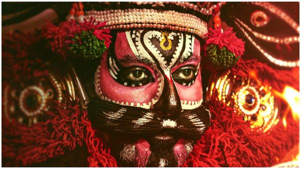 ಕರಾವಳಿಯಲ್ಲಿ ಪ್ರಜ್ವಲ್ ದೇವರಾಜ್ ಯಕ್ಷಗಾನ ; ಡೈನಾಮಿಕ್ ಪ್ರಿನ್ಸ್ ಶ್ರದ್ದೆ-ಶ್ರಮಕ್ಕೆ ಇಲ್ಲಿದೆ ಸಾಕ್ಷಿ..!