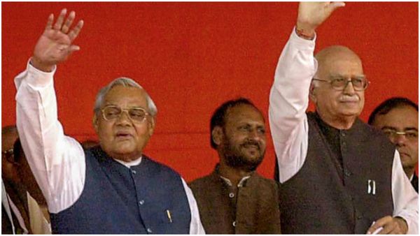 ದೆಹಲಿ ಚುನಾವಣೆಯಲ್ಲಿ ಸೋಲುಂಡ ಬಳಿಕ ಅಡ್ವಾಣಿ, ವಾಜಪೇಯಿ ವೀಕ್ಷಿಸಿದ್ದ ಸಿನಿಮಾ ಯಾವ್ದು?