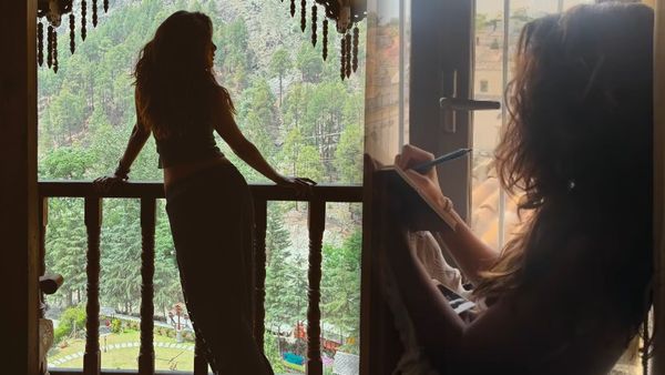 'ಅರೆಬೆತ್ತಲೆ'ಯಾಗಿ 'ಅಭ್ಯಾಸ' ಮಾಡಿದ ಖ್ಯಾತ ನಟಿ, ಬಿಟ್ಟ ಕಣ್ಣು ಬಿಟ್ಟಂತೆ ಚಿತ್ತ ನೆಟ್ಟು ಕುಂತ ಫ್ಯಾನ್ಸ್.