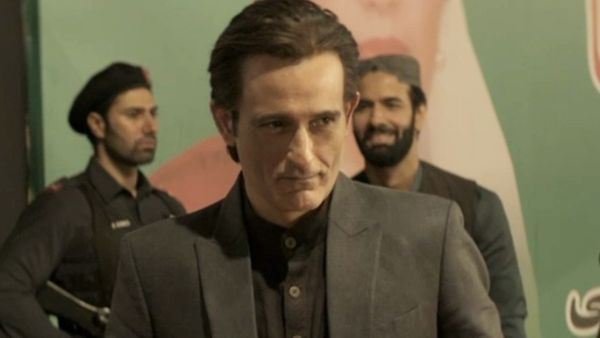 ವಿಗ್ ವಿಚಾರಕ್ಕೆ ಕಿರಿಕ್ : ಒಂದು ಸಣ್ಣ ಗೆಲುವು ಅಕ್ಷಯ್ ಖನ್ನಾ ತಲೆ ತಿರುಗಿಸಿದೆ- 'ದೃಶ್ಯಂ 3' ನಿರ್ಮಾಪಕ ಕೆಂಡಾಮಂಡಲ