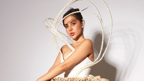 ಮಧ್ಯರಾತ್ರಿ 3 ಗಂಟೆಗೆ ನಟಿಯ ಮನೆ ಬಾಗಿಲು ಬಡೆದ ಆಗುಂತಕರು, ಬೆಚ್ಚಿಬಿದ್ದ ಗ್ಲಾಮರ್ ಲೋಕದ ವಿವಾದಿತ ಚೆಲುವೆ