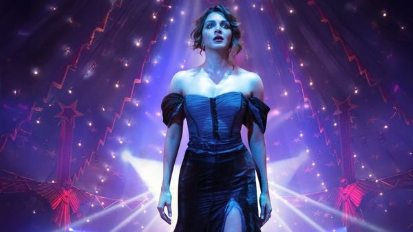 ಸರ್ಕಸ್ ದೀಪ..ಮೌನ ವೇದನೆ ; ಯಶ್ ‘ಟಾಕ್ಸಿಕ್’ನಲ್ಲಿನ ಕಿಯಾರಾ ಅಡ್ವಾಣಿ ಫಸ್ಟ್ ಲುಕ್- ಕತ್ತಲ ಲೋಕದಲ್ಲಿ ದಂತದ ಗೊಂಬೆ