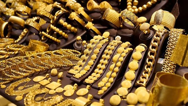 Gold Price Today in Bengaluru Jan 29 2026 24K Gold Rises Rs 17885 per 10g Check Latest Price