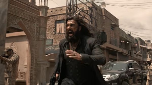 'ಧುರಂಧರ್'-2 ನಿರ್ದೇಶಕನ ಬಳಿ ವಿಚಿತ್ರ ಬೇಡಿಕೆ ಇಟ್ಟ ಪಾಕಿಸ್ತಾನದ ಪ್ರಜೆಗಳು!