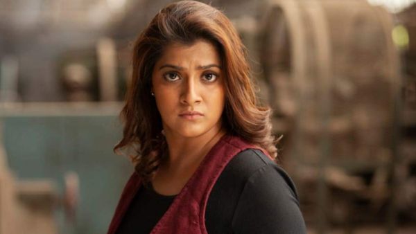 ಮಹಿಳೆಯರ ಬ್ರಾ* ಹೊರಗಡೆ ಕಂಡ್ರೆ ಏನಾಗಿಬಿಡುತ್ತೆ? ನಟಿ ವರಲಕ್ಷ್ಮಿ ಶರತ್‌ಕುಮಾರ್ ಪ್ರಶ್ನೆ