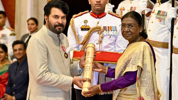 ರಾಷ್ಟ್ರಪತಿ ಭವನದಲ್ಲಿ ಮಮ್ಮುಟ್ಟಿಗೆ ಪದ್ಮಭೂಷಣ ಗೌರವ: ಅಪ್ಪನನ್ನು ನೋಡಿ ಹಿಗ್ಗಿದ ದುಲ್ಕರ್