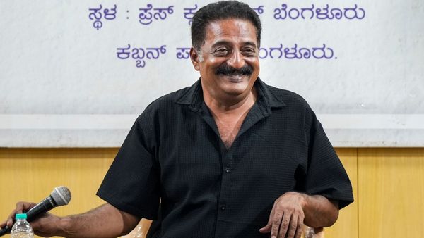 ಪಾಪ ತುಂಬಾ ನೋವಾಗಿರಬೇಕು ; ತಮ್ಮ ವಿರುದ್ಧ ಬಂಧನ ವಾರಂಟ್ ಜಾರಿ ಕುರಿತು ನಟ ಪ್ರಕಾಶ್ ರಾಜ್ ಸ್ಪಷ್ಟನೆ