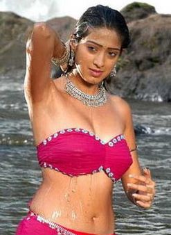 നടിയുടെ തളത്തില്‍ ദിനേശന്‍ കോംപ്ലക്സ്