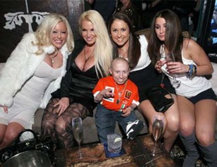 വെര്‍നെ കിടക്ക പങ്കിട്ടത്‌ അഞ്ച്‌ തരുണീമണികള്‍ക്കൊപ്പം