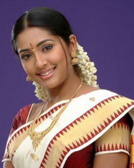 നവ്യയും വിവാഹത്തിനൊരുങ്ങുന്നു!!