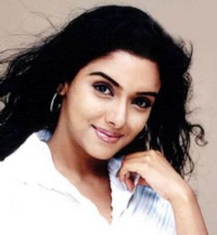 അസിന്‍ കളരിപ്പയറ്റ്‌ പഠിയ്‌ക്കുന്നു