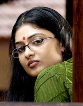 സ്റ്റാര്‍ട്ട്-ആക്ഷന്‍-കട്ടുമായി ഗീതുവും