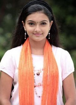 ഇരിക്കും മുമ്പേ കാലു നീട്ടുന്ന ശരണ്യ