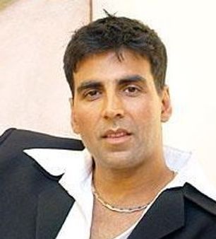 ബട്ടന്‍ അഴിക്കല്‍: അക്ഷയ്‌ മാപ്പു പറഞ്ഞു