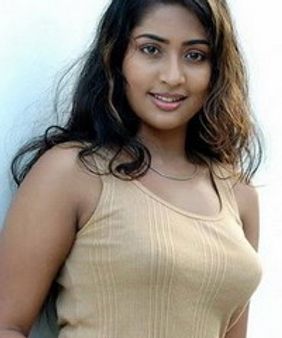 ഇവര്‍ വിവാഹിതരായാലില്‍ നവ്യയും