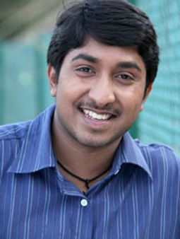 അച്ഛന്റെ പാത പിന്തുടര്‍ന്ന്‌ വിനീതും