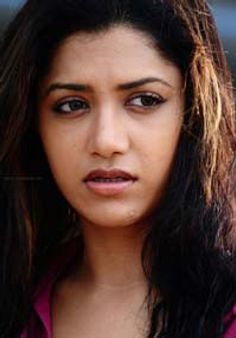 എയ്‌ഞ്ചല്‍ ജോണില്‍ മംമ്‌തയും നിത്യയും