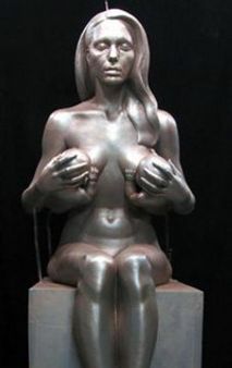 ആഞ്‌ജലീന മുലയൂട്ടുന്ന പ്രതിമ ഒരുങ്ങുന്നു