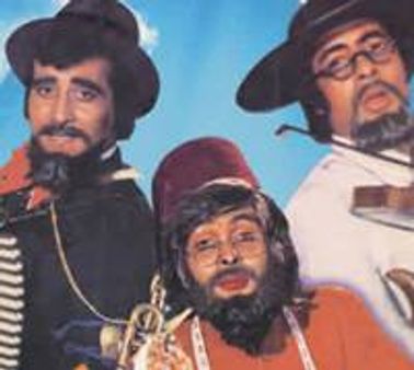 അമര്‍-അക്‌ബര്‍-ആന്റണിമാരായി ഖാന്‍ സഹോദരങ്ങള്‍