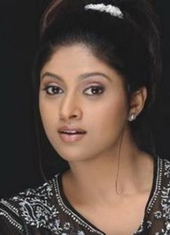 ഡബിള്‍സില്‍ നാദിയ ഡബിള്‍ റോളില്‍